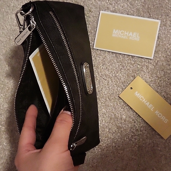 Micheal Kors back pack - Picture 9 of 9